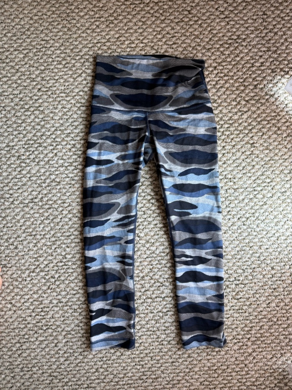 Lululemon leggings size 6 nwot 21”